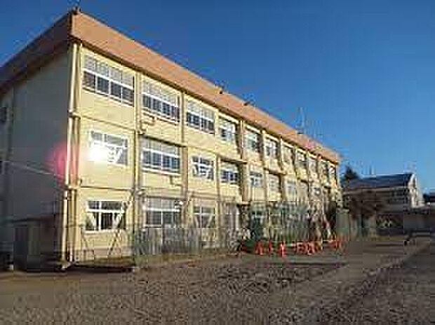 座間小学校(約421m)