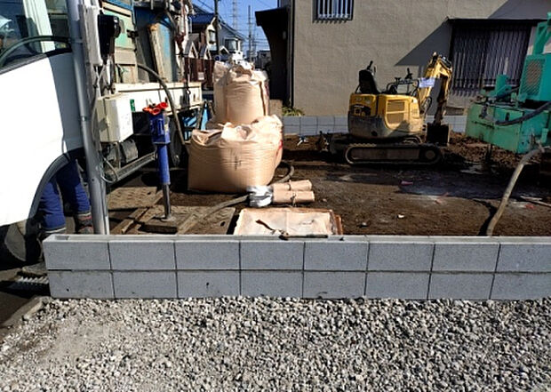 【駐車場_2】駐車場と明記されていても、最小スペースでつくられた駐車場だと大型車は駐車できなかったり、出入りしにくくなったりする可能性があります。お車のサイズと購入したい物件の駐車場のサイズを現地で確認しましょう。