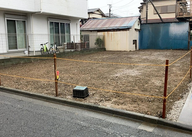 【駐車場_2】駐車場と明記されていても、最小スペースでつくられた駐車場だと大型車は駐車できなかったり、出入りしにくくなったりする可能性があります。お車のサイズと購入したい物件の駐車場のサイズを現地で確認しましょう。