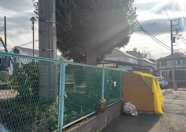 【物件からの展望_2】眺望を気にして物件を探す場合、前面に建物が建っていないか現地で確認しましょう！前面に建物があると景色はもちろん、日当たりや風通しにも影響が出てきます。住んだ時のことを想像しながら現地見学をしましょう。