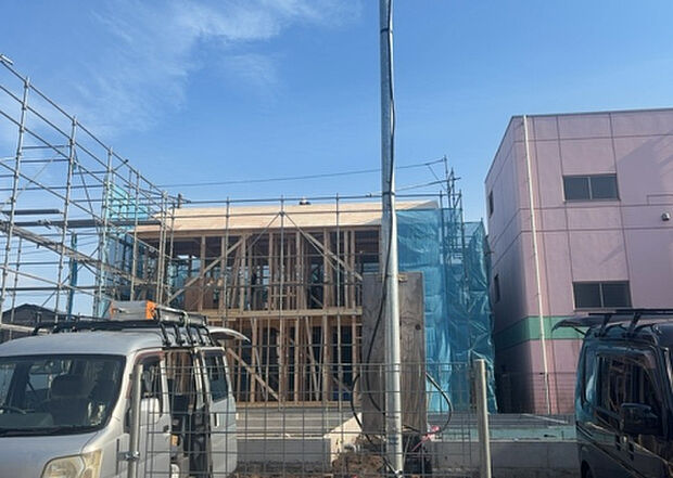 【物件からの展望_2】眺望を気にして物件を探す場合、前面に建物が建っていないか現地で確認しましょう！前面に建物があると景色はもちろん、日当たりや風通しにも影響が出てきます。住んだ時のことを想像しながら現地見学をしましょう。