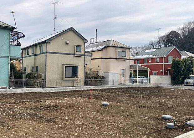 【物件からの展望_2】眺望を気にして物件を探す場合、前面に建物が建っていないか現地で確認しましょう！前面に建物があると景色はもちろん、日当たりや風通しにも影響が出てきます。住んだ時のことを想像しながら現地見学をしましょう。