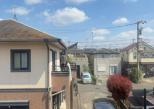 【物件からの展望】眺望を気にして物件を探す場合、前面に建物が建っていないか現地で確認しましょう!前面に建物があると景色はもちろん、日当たりや風通しにも影響が出てきます。住んだ時のことを想像しながら現地見学をしましょう。