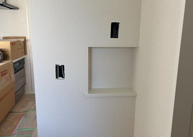 【TVモニター付きインターホン】TVモニター付きインターホンは、来訪者の顔を確認できるだけでなく、音声でやり取りすることもできるため、セキュリティ面で安心できる設備です。モニター画面が大きく見やすいもの、夜間でも来訪者をしっかりと確認できるものなど、機能性を重視したいところです。