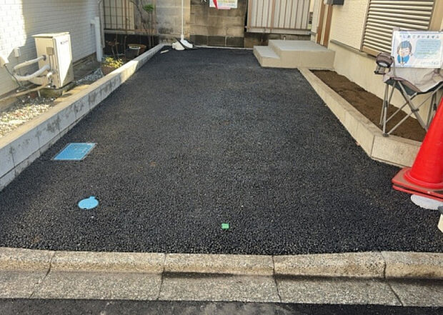 【駐車場】駐車場と明記されていても、最小スペースでつくられた駐車場だと大型車は駐車できなかったり、出入りしにくくなったりする可能性があります。お車のサイズと購入したい物件の駐車場のサイズを現地で確認しましょう。