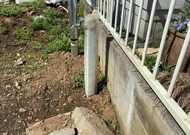 【その他設備】敷地内には、散水栓や立水栓があります。水道水を直接利用できるため、水を運ぶ手間を省くことが出来ます。大量の水を必要とする洗車作業や清掃などに役立ちます。その他設備とあわせて、現地でご確認ください。