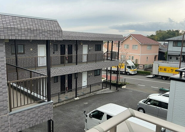 【物件からの展望】眺望を気にして物件を探す場合、前面に建物が建っていないか現地で確認しましょう!前面に建物があると景色はもちろん、日当たりや風通しにも影響が出てきます。住んだ時のことを想像しながら現地見学をしましょう。