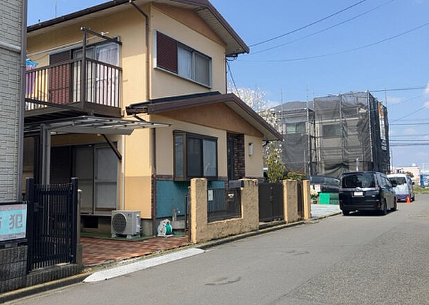 【物件からの展望_2】眺望を気にして物件を探す場合、前面に建物が建っていないか現地で確認しましょう！前面に建物があると景色はもちろん、日当たりや風通しにも影響が出てきます。住んだ時のことを想像しながら現地見学をしましょう。