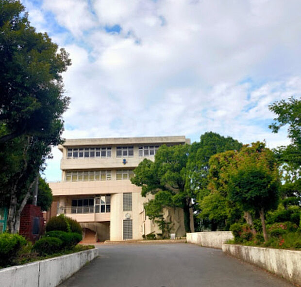愛川東中学校（約1,251m）