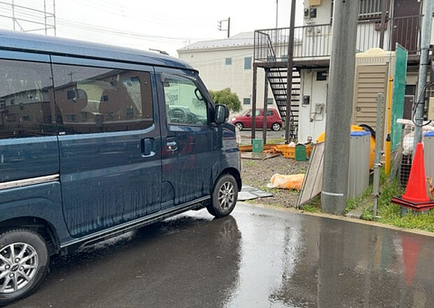 【駐車場_2】駐車場と明記されていても、最小スペースでつくられた駐車場だと大型車は駐車できなかったり、出入りしにくくなったりする可能性があります。お車のサイズと購入したい物件の駐車場のサイズを現地で確認しましょう。