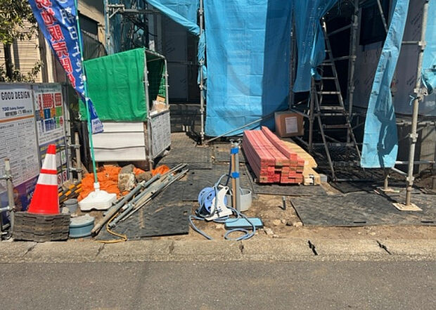 【駐車場_2】駐車場と明記されていても、最小スペースでつくられた駐車場だと大型車は駐車できなかったり、出入りしにくくなったりする可能性があります。お車のサイズと購入したい物件の駐車場のサイズを現地で確認しましょう。