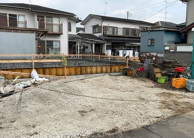 【駐車場_2】駐車場と明記されていても、最小スペースでつくられた駐車場だと大型車は駐車できなかったり、出入りしにくくなったりする可能性があります。お車のサイズと購入したい物件の駐車場のサイズを現地で確認しましょう。
