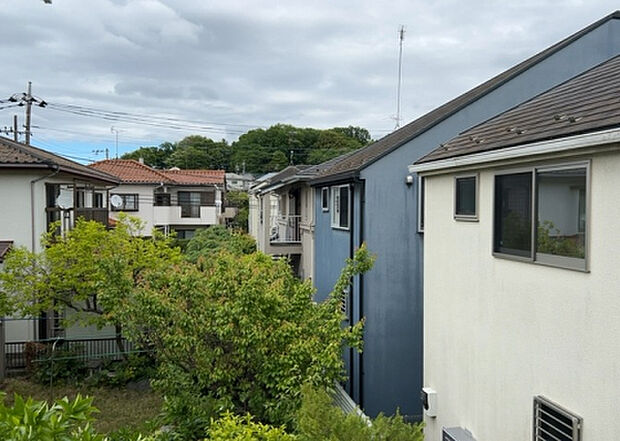 【物件からの展望】眺望を気にして物件を探す場合、前面に建物が建っていないか現地で確認しましょう！前面に建物があると景色はもちろん、日当たりや風通しにも影響が出てきます。住んだ時のことを想像しながら現地見学をしましょう。