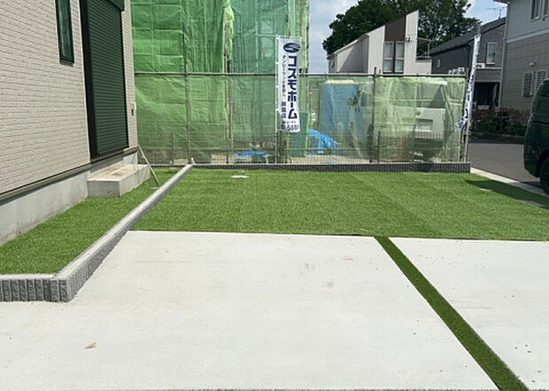【庭】庭があることでガーデニングや家庭菜園はもちろん、こどもの遊び場やペットを放して遊ぶことができます。また、家の周囲に余裕があるということです。隣地との間があれば、十分な日当たりと、風通しが確保できます。