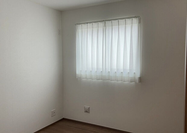 【子供部屋】子供が何人でも年齢によっては、受験時にしっかり壁のある個室があった方が良い場合もあります。難しい問題ですが、兄弟の人数や、性別や年齢差によって状況が異なりますので、数年後のこともしっかり考えましょう。