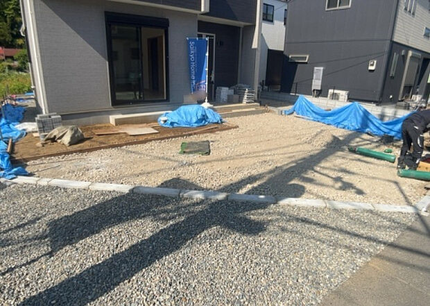 【駐車場】駐車場と明記されていても、最小スペースでつくられた駐車場だと大型車は駐車できなかったり、出入りしにくくなったりする可能性があります。お車のサイズと購入したい物件の駐車場のサイズを現地で確認しましょう。