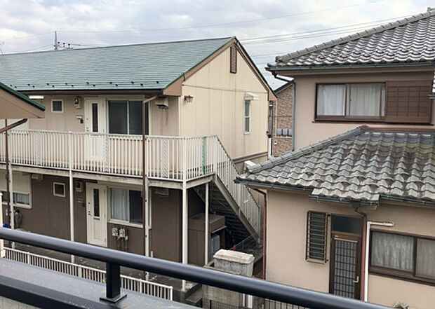 【物件からの展望】眺望を気にして物件を探す場合、前面に建物が建っていないか現地で確認しましょう！前面に建物があると景色はもちろん、日当たりや風通しにも影響が出てきます。住んだ時のことを想像しながら現地見学をしましょう。