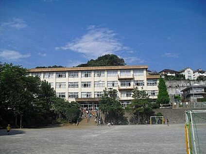 山田小学校 665m(徒歩9分)