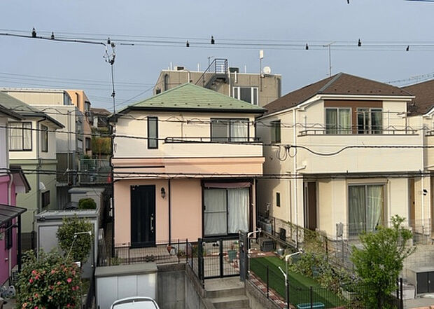 【物件からの展望】眺望を気にして物件を探す場合、前面に建物が建っていないか現地で確認しましょう！前面に建物があると景色はもちろん、日当たりや風通しにも影響が出てきます。住んだ時のことを想像しながら現地見学をしましょう。