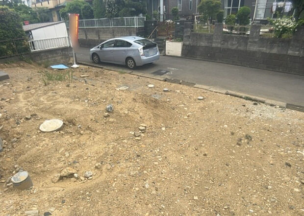 【駐車場】駐車場と明記されていても、最小スペースでつくられた駐車場だと大型車は駐車できなかったり、出入りしにくくなったりする可能性があります。お車のサイズと購入したい物件の駐車場のサイズを現地で確認しましょう。