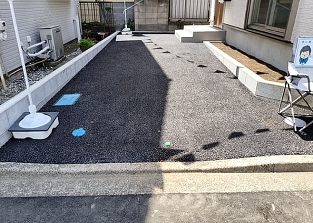 【駐車場】駐車場と明記されていても、最小スペースでつくられた駐車場だと大型車は駐車できなかったり、出入りしにくくなったりする可能性があります。お車のサイズと購入したい物件の駐車場のサイズを現地で確認しましょう。