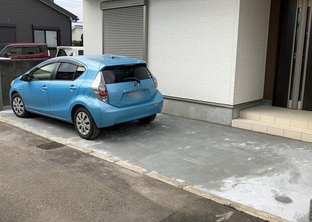 【駐車場】駐車場と明記されていても、最小スペースでつくられた駐車場だと大型車は駐車できなかったり、出入りしにくくなったりする可能性があります。お車のサイズと購入したい物件の駐車場のサイズを現地で確認しましょう。