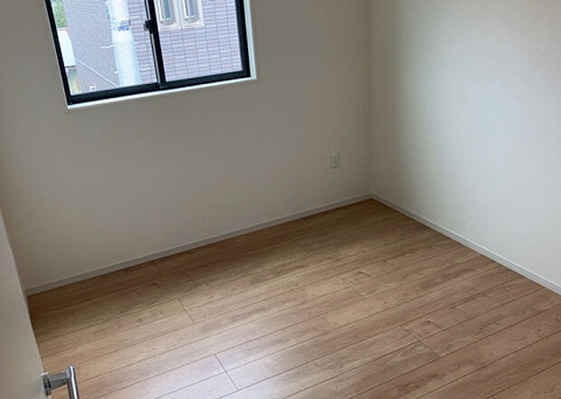 【子供部屋】子供が何人でも年齢によっては、受験時にしっかり壁のある個室があった方が良い場合もあります。難しい問題ですが、兄弟の人数や、性別や年齢差によって状況が異なりますので、数年後のこともしっかり考えましょう。