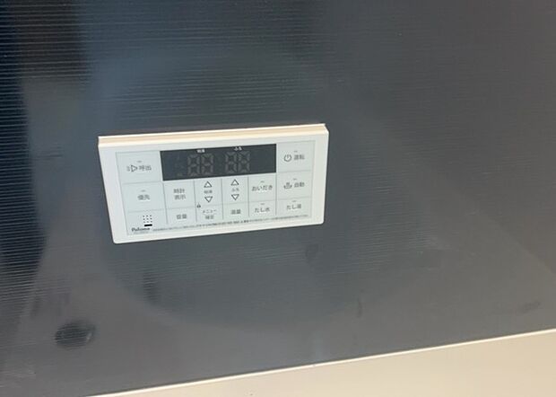 【給湯器リモコン】給湯器リモコンは、お風呂の温度設定やタイマー設定など、お風呂を快適に楽しむために欠かせないものです。液晶画面が大きく見やすいもの、操作ボタンが分かりやすいものなど、使いやすさが重要です。また、エコ機能が付いているものなら、光熱費の節約にもつながります。