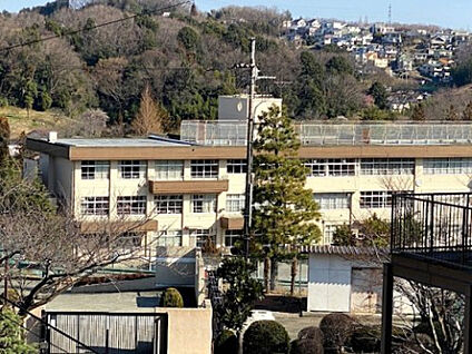 中山小学校 712m(徒歩9分)