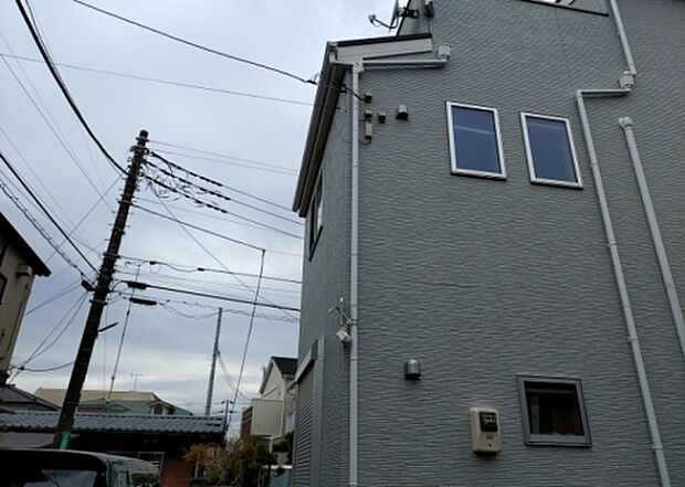 【外観_2】外観は建物の第一印象を決める重要な要素です。複数の方向から見ることで、建物の存在感や周辺との調和、デザインの良さなどがより明確に分かります。お気に入りの建物を見つけてみてください。