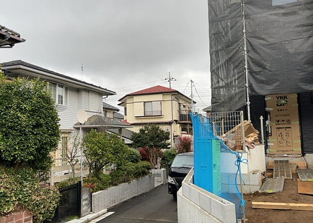 【物件からの展望_2】眺望を気にして物件を探す場合、前面に建物が建っていないか現地で確認しましょう!前面に建物があると景色はもちろん、日当たりや風通しにも影響が出てきます。住んだ時のことを想像しながら現地見学をしましょう。