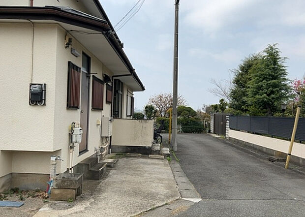 【物件からの展望_2】眺望を気にして物件を探す場合、前面に建物が建っていないか現地で確認しましょう!前面に建物があると景色はもちろん、日当たりや風通しにも影響が出てきます。住んだ時のことを想像しながら現地見学をしましょう。