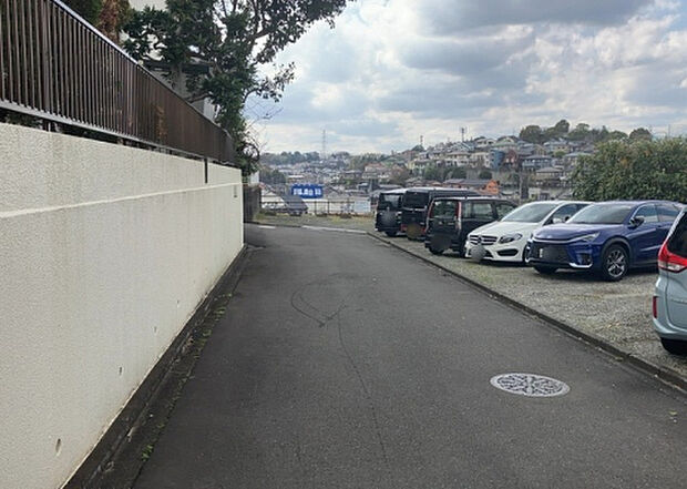【物件からの展望_2】眺望を気にして物件を探す場合、前面に建物が建っていないか現地で確認しましょう！前面に建物があると景色はもちろん、日当たりや風通しにも影響が出てきます。住んだ時のことを想像しながら現地見学をしましょう。