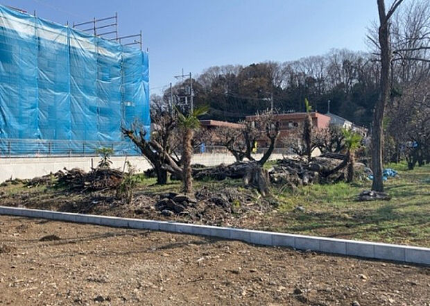 【物件からの展望_2】眺望を気にして物件を探す場合、前面に建物が建っていないか現地で確認しましょう！前面に建物があると景色はもちろん、日当たりや風通しにも影響が出てきます。住んだ時のことを想像しながら現地見学をしましょう。