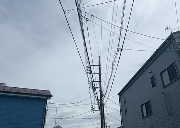 【物件からの展望_2】眺望を気にして物件を探す場合、前面に建物が建っていないか現地で確認しましょう！前面に建物があると景色はもちろん、日当たりや風通しにも影響が出てきます。住んだ時のことを想像しながら現地見学をしましょう。
