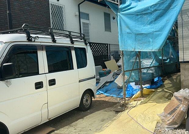 【駐車場_2】駐車場と明記されていても、最小スペースでつくられた駐車場だと大型車は駐車できなかったり、出入りしにくくなったりする可能性があります。お車のサイズと購入したい物件の駐車場のサイズを現地で確認しましょう。