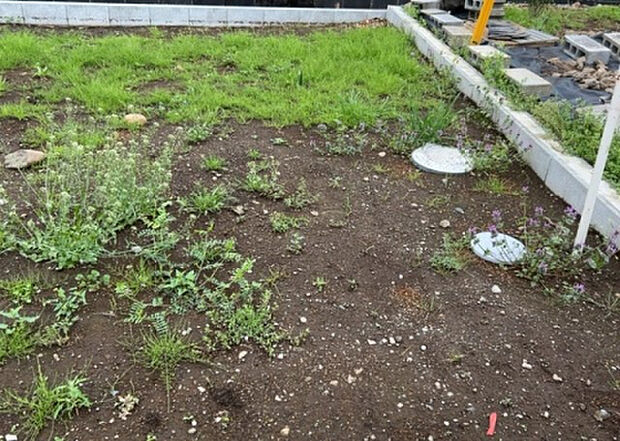 【その他設備】敷地内には、散水栓や立水栓があります。水道水を直接利用できるため、水を運ぶ手間を省くことが出来ます。大量の水を必要とする洗車作業や清掃などに役立ちます。その他設備とあわせて、現地でご確認ください。