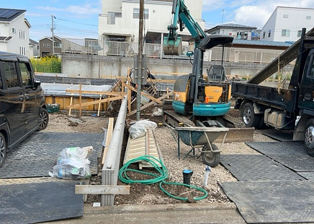 【その他設備】敷地内には、散水栓や立水栓があります。水道水を直接利用できるため、水を運ぶ手間を省くことが出来ます。大量の水を必要とする洗車作業や清掃などに役立ちます。その他設備とあわせて、現地でご確認ください。