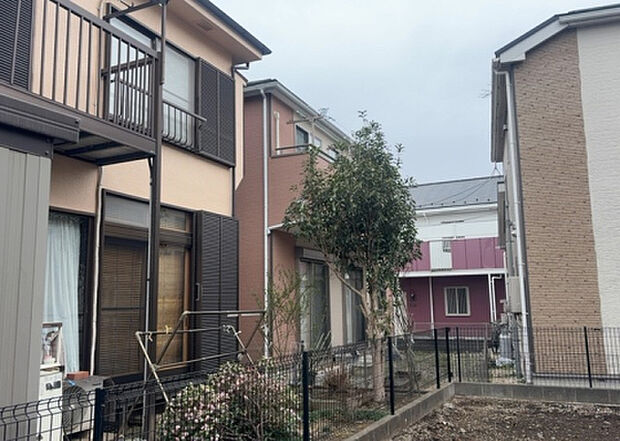 【物件からの展望_2】眺望を気にして物件を探す場合、前面に建物が建っていないか現地で確認しましょう!前面に建物があると景色はもちろん、日当たりや風通しにも影響が出てきます。住んだ時のことを想像しながら現地見学をしましょう。
