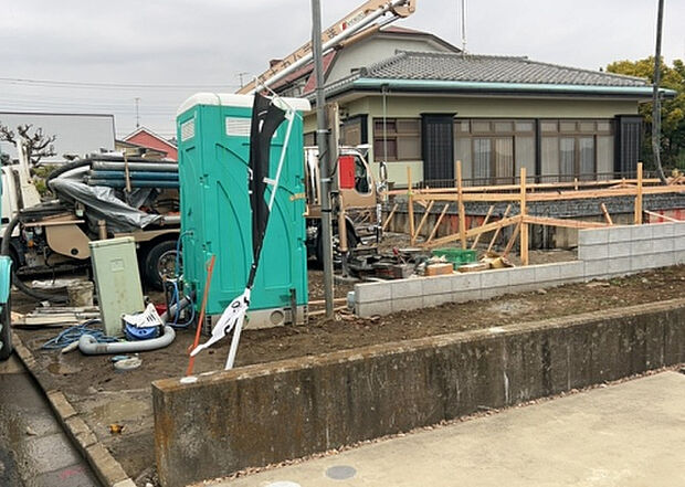 【駐車場_2】駐車場と明記されていても、最小スペースでつくられた駐車場だと大型車は駐車できなかったり、出入りしにくくなったりする可能性があります。お車のサイズと購入したい物件の駐車場のサイズを現地で確認しましょう。