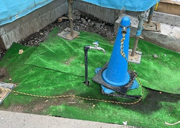 【その他設備】敷地内には、散水栓や立水栓があります。水道水を直接利用できるため、水を運ぶ手間を省くことが出来ます。大量の水を必要とする洗車作業や清掃などに役立ちます。その他設備とあわせて、現地でご確認ください。