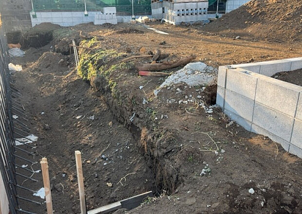 【玄関_2】玄関は、狭すぎると複数人で使いにくく、広すぎても無駄な空間になりがちです。最低2畳を目安にして、家の広さとの兼ね合いや家族の人数を考慮して決めるとよいでしょう。現地を見学して快適な玄関を選びましょう!