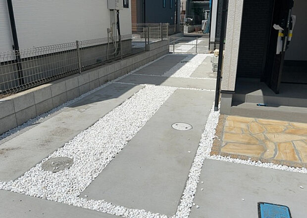 【駐車場】駐車場と明記されていても、最小スペースでつくられた駐車場だと大型車は駐車できなかったり、出入りしにくくなったりする可能性があります。お車のサイズと購入したい物件の駐車場のサイズを現地で確認しましょう。
