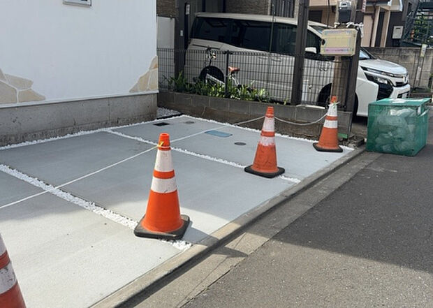 【庭】庭があることでガーデニングや家庭菜園はもちろん、こどもの遊び場やペットを放して遊ぶことができます。また、家の周囲に余裕があるということです。隣地との間があれば、十分な日当たりと、風通しが確保できます。
