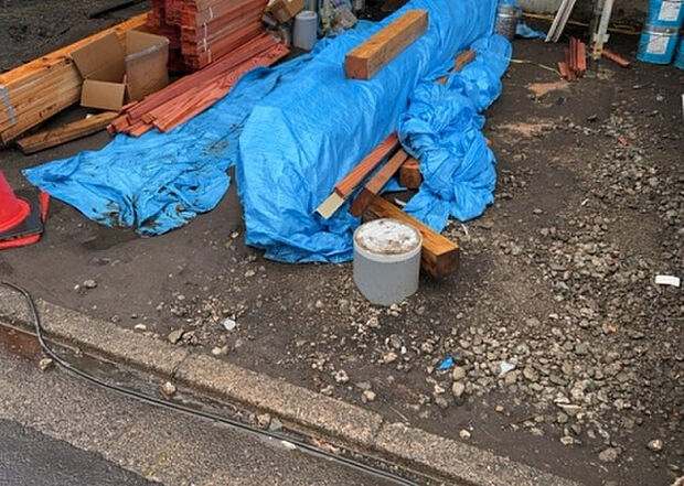 【その他設備】敷地内には、散水栓や立水栓があります。水道水を直接利用できるため、水を運ぶ手間を省くことが出来ます。大量の水を必要とする洗車作業や清掃などに役立ちます。その他設備とあわせて、現地でご確認ください。