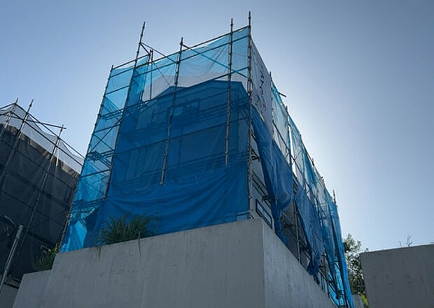【外観_2】外観は建物の第一印象を決める重要な要素です。複数の方向から見ることで、建物の存在感や周辺との調和、デザインの良さなどがより明確に分かります。お気に入りの建物を見つけてみてください。