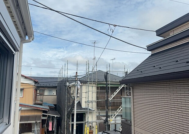 【物件からの展望】眺望を気にして物件を探す場合、前面に建物が建っていないか現地で確認しましょう！前面に建物があると景色はもちろん、日当たりや風通しにも影響が出てきます。住んだ時のことを想像しながら現地見学をしましょう。