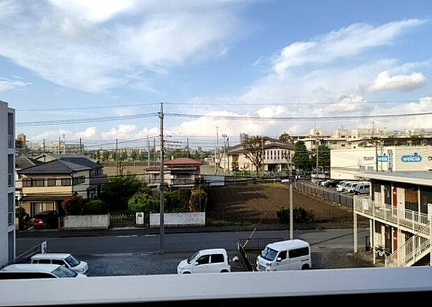 【物件からの展望】眺望を気にして物件を探す場合、前面に建物が建っていないか現地で確認しましょう！前面に建物があると景色はもちろん、日当たりや風通しにも影響が出てきます。住んだ時のことを想像しながら現地見学をしましょう。