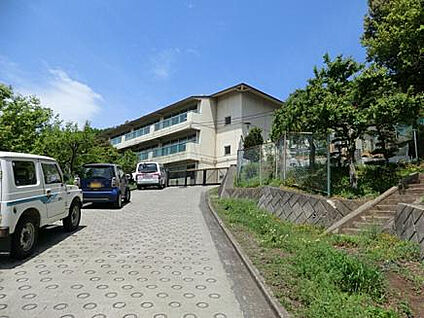 小山田小学校 292m(徒歩4分)