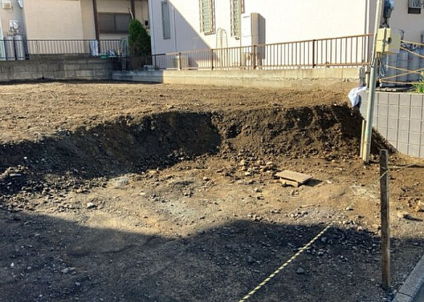 【その他設備】敷地内には、散水栓や立水栓があります。水道水を直接利用できるため、水を運ぶ手間を省くことが出来ます。大量の水を必要とする洗車作業や清掃などに役立ちます。その他設備とあわせて、現地でご確認ください。